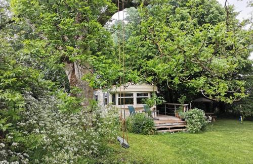 Armoy Apartment | Doughery Den The Dark Hedges Hideaway