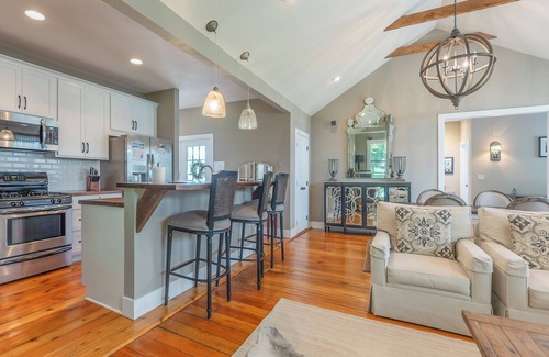 Douglas House | Douglas Cottage - Great location walking distance to both Douglas beach and Downtown!