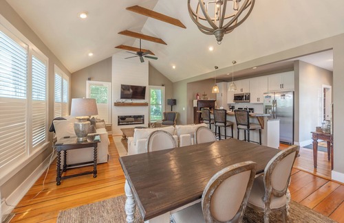 Douglas House | Douglas Cottage - Great location walking distance to both Douglas beach and Downtown!