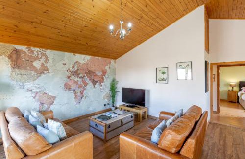 Cupar Ski Chalet | Douglas Fir Lodge with Hot tub