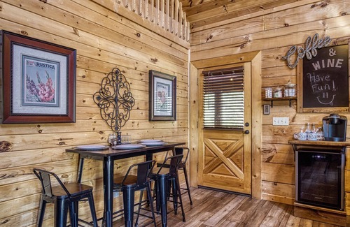 Sevierville Cabin | Douglas Lake Cabin Rental-Access to Boat Launch-Pool Table-Internet-Hot Tub