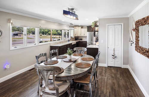 Dandridge House | Douglas Lake Lakefront Luxury.