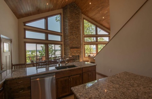 Newport House | Douglas Lake Views, Near Pigeon Forge/Gatlinburg, Dollywood!