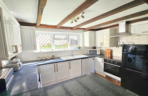 Croyde Cottage | Dove Cott | Sleeps 4 | Central Location