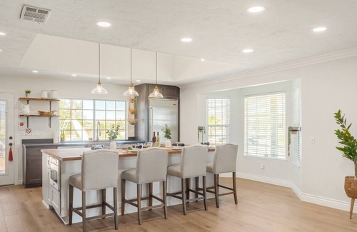 Murrieta House | Dove Creek Retreat-2 1/2 Acres w/Pool & Jacuzzi