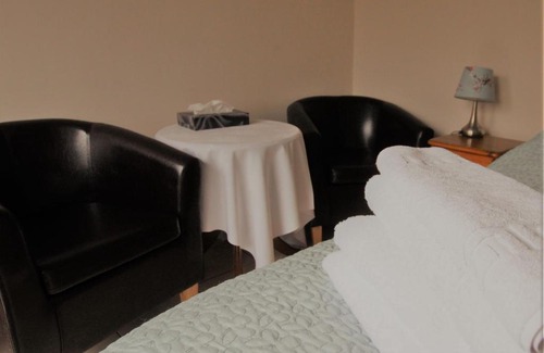 Bishop's Cleeve Bed & Breakfast | Dove House