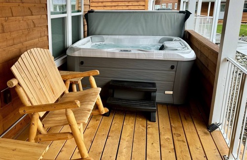 Dover Bay House | Dover Bay | Sleeps up to 10 | Private Hot Tub