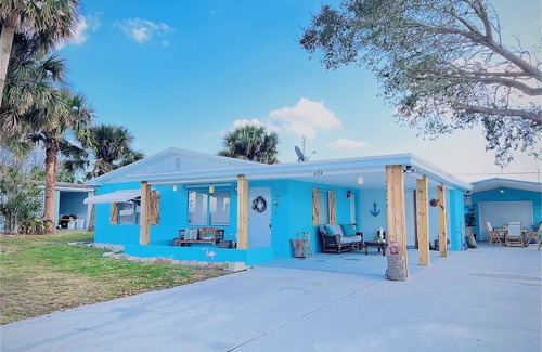 Jensen Beach House | Dow Town Jensen Beach📍WALK to the SEA in 2 minute. Walk to Publix Super Markets