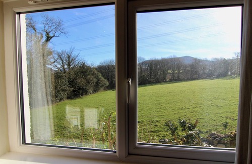 Llanllyfni Cottage | DOWLAIS, pet friendly, with a garden in Penygroes