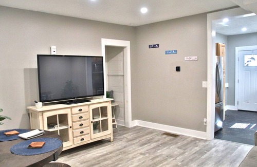 Lakewood House | Down Lakewood unit Retreat!