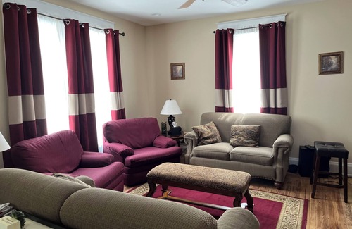 Williamstown House | Down on Main Street is less than 10 mins from The Ark Encounter