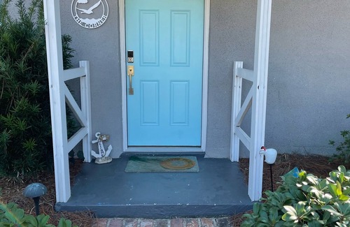 Tybee Island House | Down on the Corner.short walk to the beach…. 5-Star Clean.