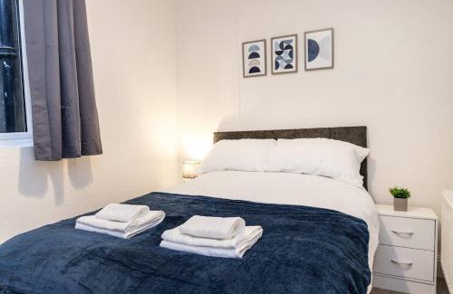 Staple Hill Apartment | Downend-Entire flat -Contractors