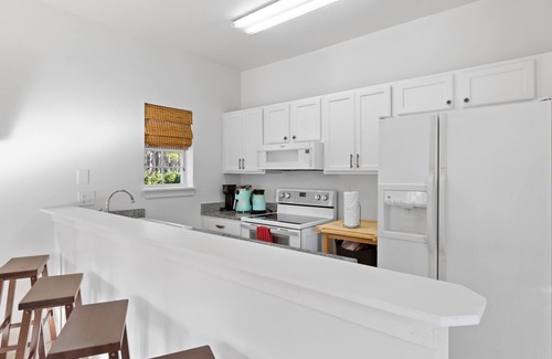 Santa Rosa Beach House | Downstairs lake front unit minutes from the beach! Bonfire, hammock, BBQ, fish!