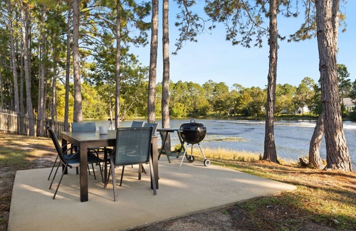 Santa Rosa Beach House | Downstairs lake front unit minutes from the beach! Bonfire, hammock, BBQ, fish!