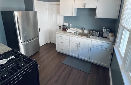 Old Brooklyn Apartment | Downstairs Unit near National Park + Downtown Cleveland