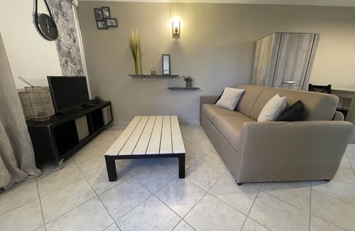 Valensole Apartment | DOWNSTAIRS VILLA WITH GARDEN