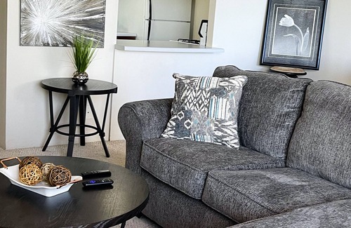 Downtown Tulsa Condo | Downtown 1-bedroom condo in high rise great view!