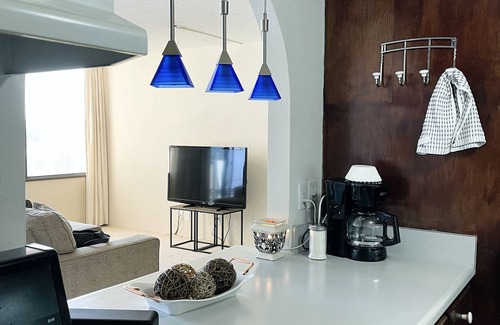 Downtown Tulsa Condo | Downtown 1-bedroom condo in high rise great view!