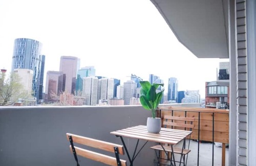 Crescent Heights Apartment | Downtown 1BD Condo with free parking