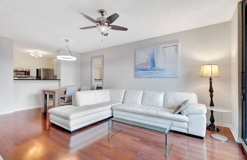 Downtown West Palm Beach Apartment | Downtown 1BR Condo w/Pool, Gym, Parking & Private Balcony
