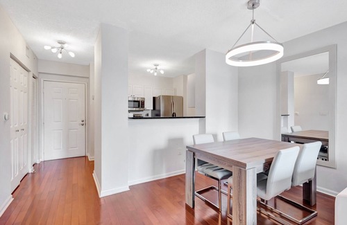 Downtown West Palm Beach Apartment | Downtown 1BR Condo w/Pool, Gym, Parking & Private Balcony
