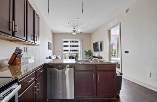 Montgomery Apartment | Downtown 1BR Gem | King Bed & Cozy Vibes