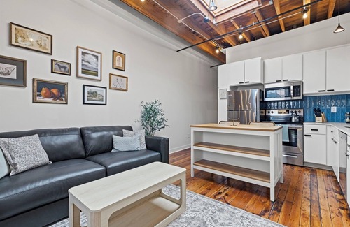 Crossroads Arts District Condo | Downtown 1BR Loft | Crossroads Arts District | Free Parking Spot