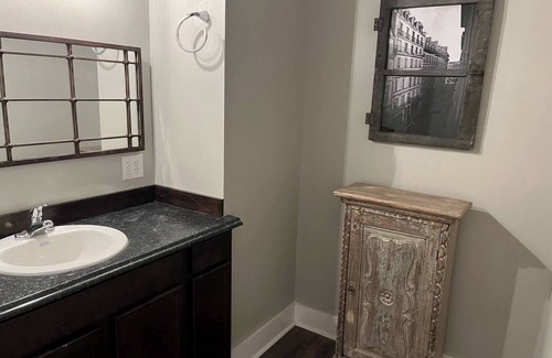 Babe Denny Apartment | Downtown 1BR loft Sum