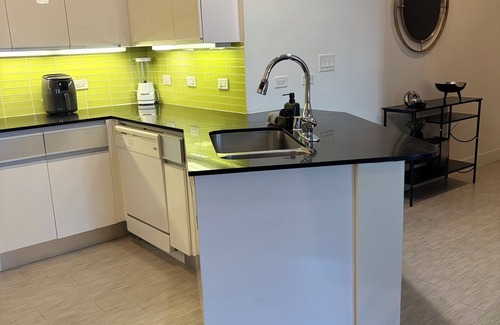 Downtown Dallas Apartment | Downtown 2-bedroom apartment in cool Dallas with fitness room, AC. Live it up
