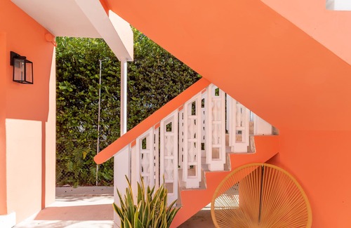 Mango Groves Condo | Downtown! 2 Bedroom with POOL! Close to BEACH and RESTAURANTS!