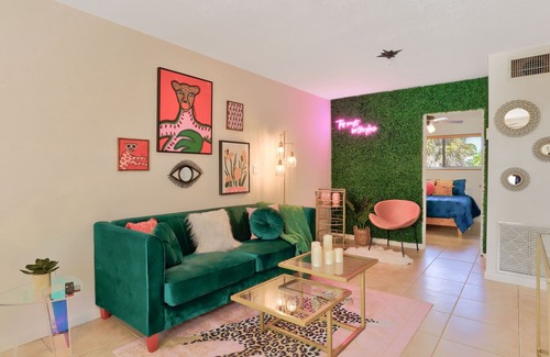 Mango Groves Condo | Downtown! 2 Bedroom with POOL! Close to BEACH and RESTAURANTS!