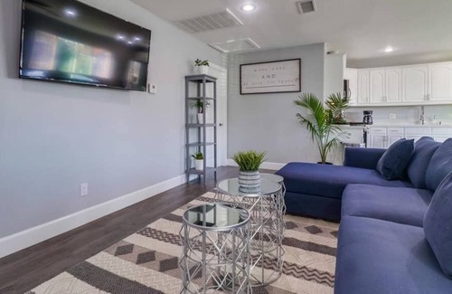 Grant Hill Apartment | Downtown 2 BR | Modern Space | Pool and Jacuzzi