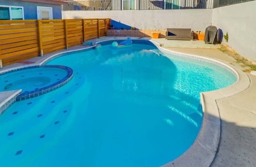 Grant Hill Apartment | Downtown 2 BR | Modern Space | Pool and Jacuzzi