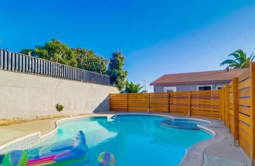 Grant Hill Apartment | Downtown 2 BR | Modern Space | Pool and Jacuzzi