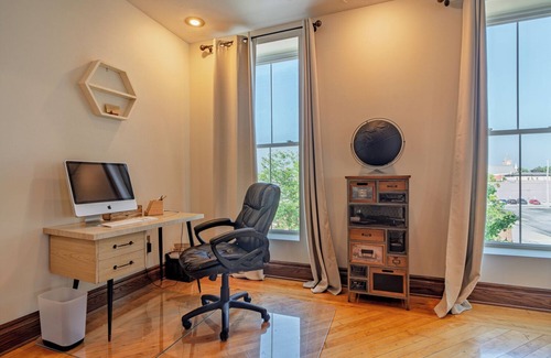 Norwalk Apartment | Downtown 2 Story Loft w/6bdrms-walk to everything!