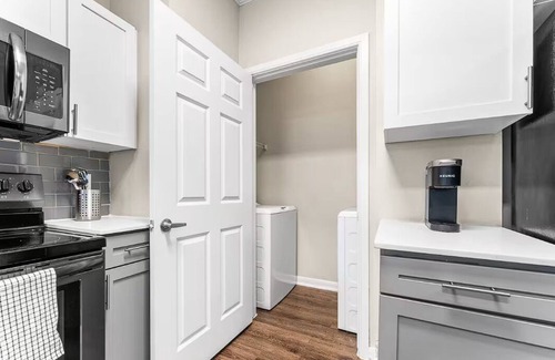 Downtown Dallas Apartment | Downtown 2BR, 2BA Ideal Living!