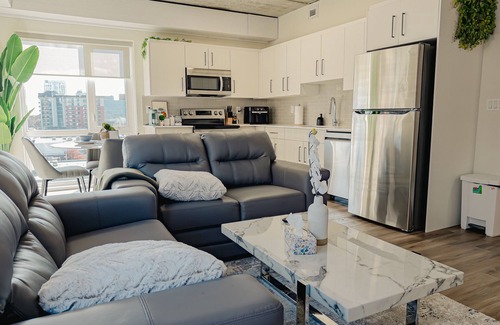 North Central Edmonton Apartment | Downtown 2BR Rogers w/parking/Gym/Patio/Ac