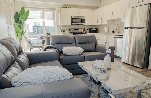 North Central Edmonton Apartment | Downtown 2BR Rogers w/parking/Gym/Patio/Ac