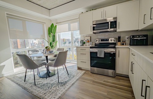 North Central Edmonton Apartment | Downtown 2BR Rogers w/parking/Gym/Patio/Ac