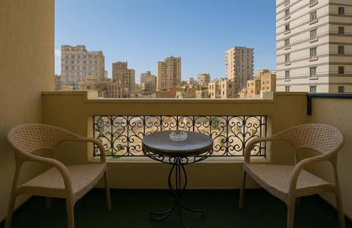 Muharam Bik Apartment | Downtown 2BR- Smart TV, Wi-Fi,Work Desks & Balcony