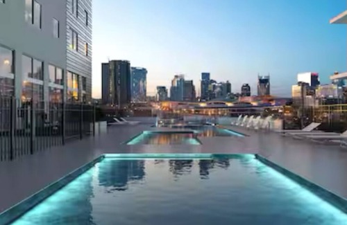 Eighth Avenue Apartment | Downtown 3BR/3BA Luxury Stay. Skyline Views, Pool, Gym, & Walk to Broadway