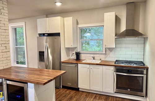 Tenney-Lapham House | Downtown 3BR Walkable Home Near UW, Stadium, Restaurants + Free Parking