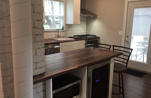 Tenney-Lapham House | Downtown 3BR Walkable Home Near UW, Stadium, Restaurants + Free Parking