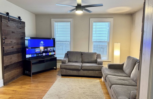 Tenney-Lapham House | Downtown 3BR Walkable Home Near UW, Stadium, Restaurants + Free Parking