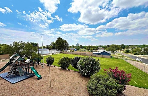 Roswell House | Downtown 4-bedroom house with views and lots of space