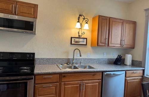 Downtown Colorado Springs House | Downtown, 5-bed, 3-bath, 3-level