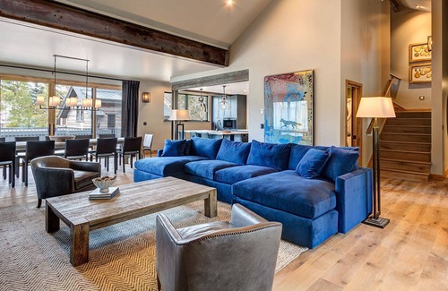 Weisshorn House | Downtown 5 or 8 bed, hot tub, pool table, wet bar, steam room, fire pit