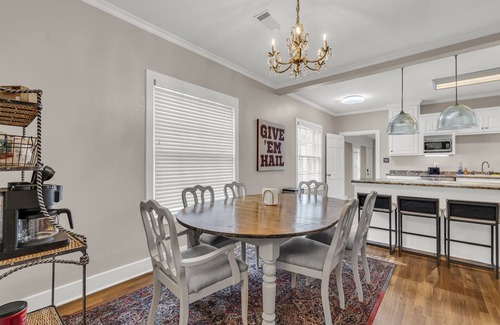 Starkville House | Downtown Access | Private | King Bed