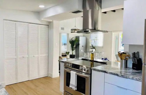 Poinciana Park Villa | Downtown Allure